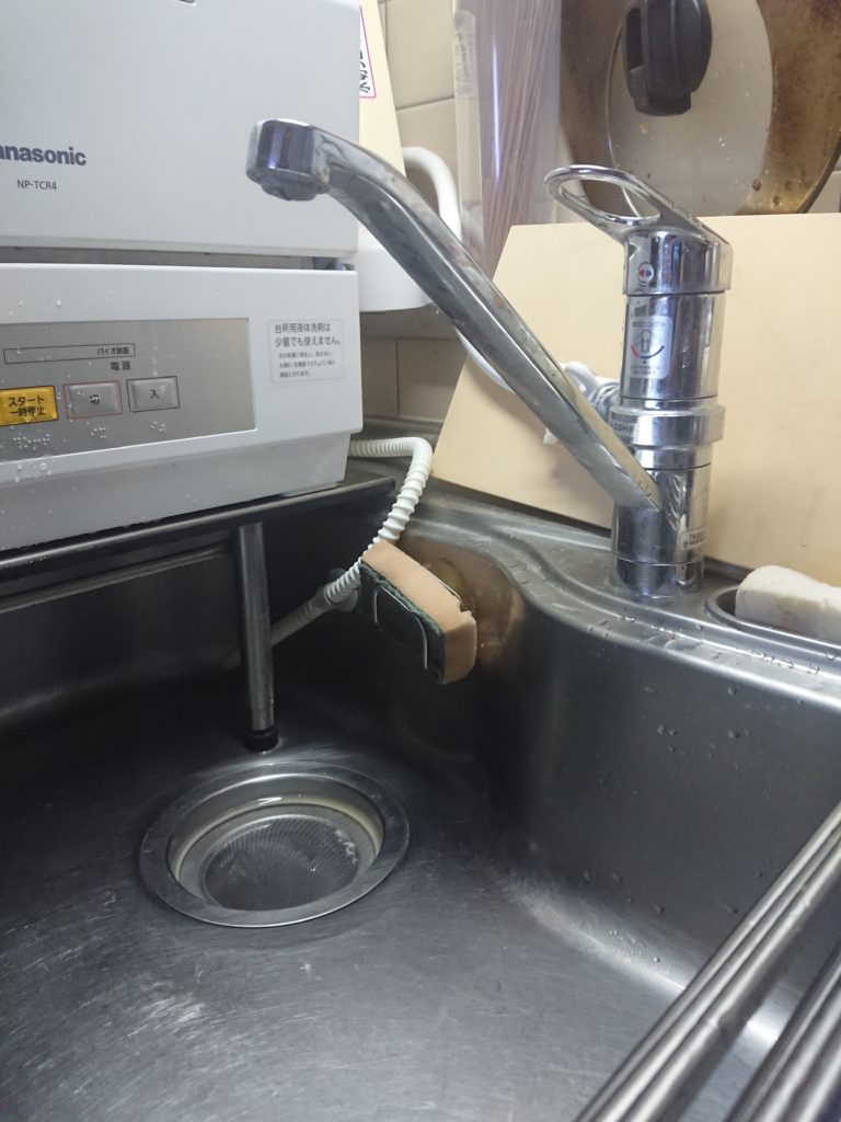 茨城県土浦市にて台所の排水つまり修理を行いました。